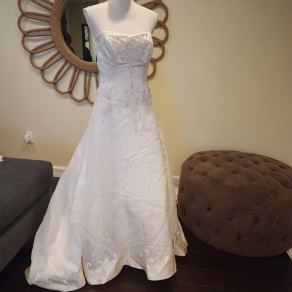 Mon Cherri Bridal Elegant Strapless Ivory Wedding Dress Size 10 W28 - Picture 2 of 13